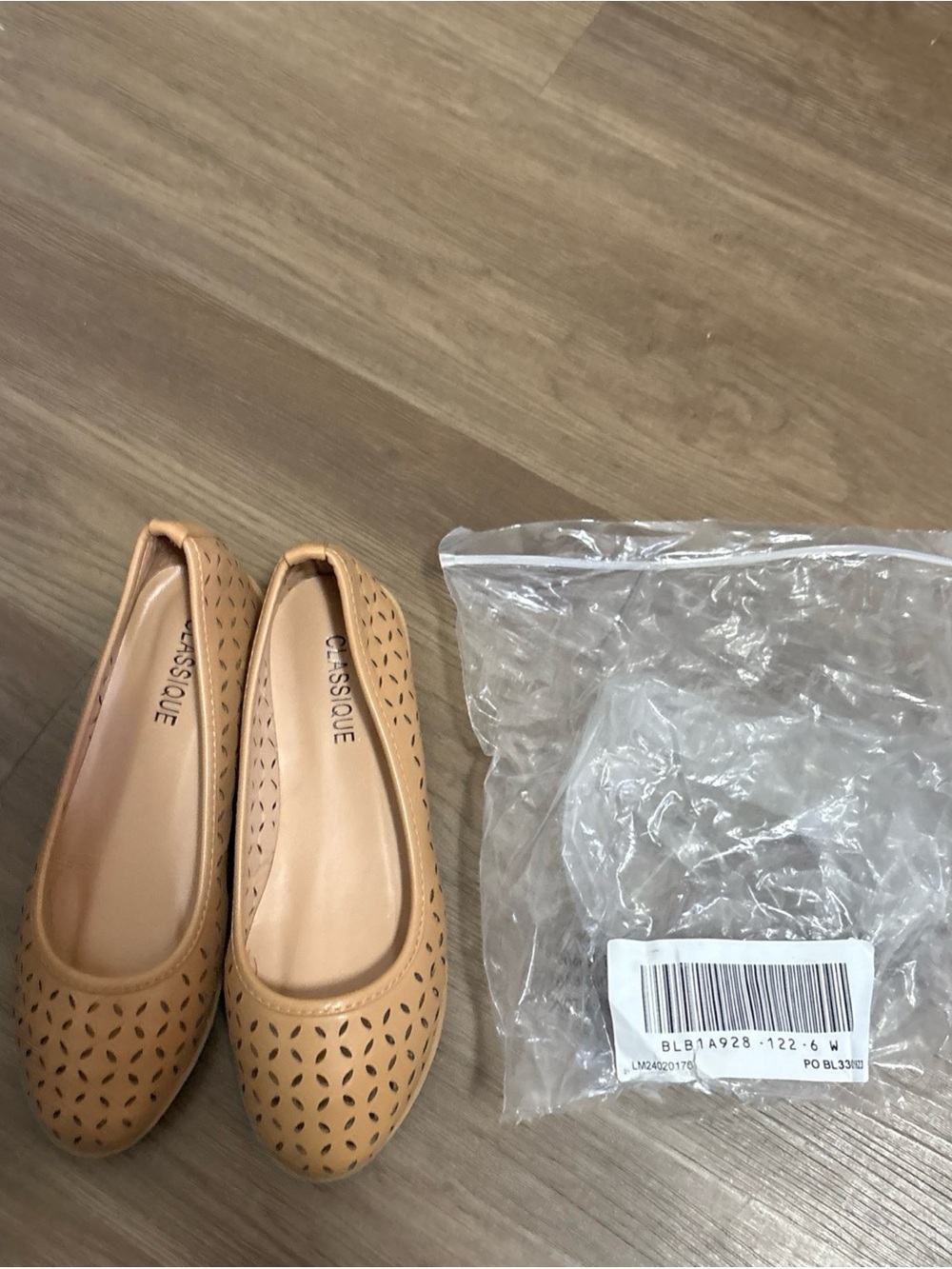 CLASSIQUE Women's Tan Perforated Ballet Flats